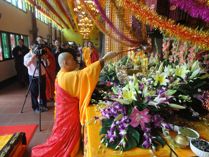 四月初八浴佛法会