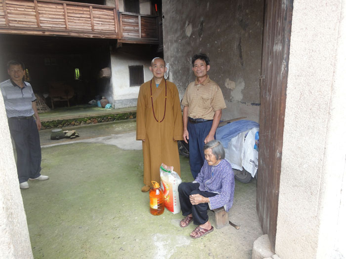 2013.6月扶贫济困