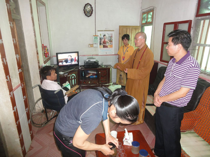 2013.6月扶贫济困