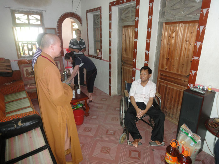 2013.6月扶贫济困