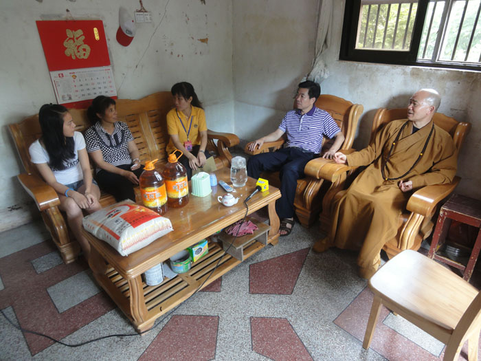 2013.6月扶贫济困